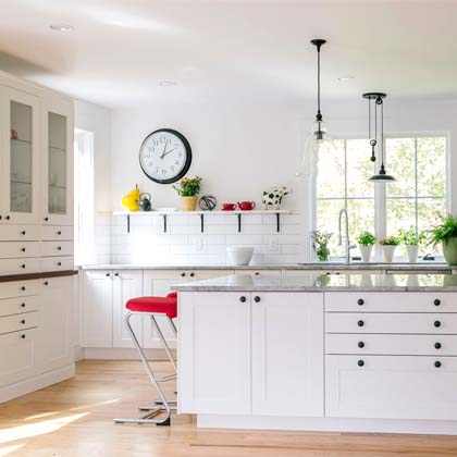 A kitchen with an island countertop